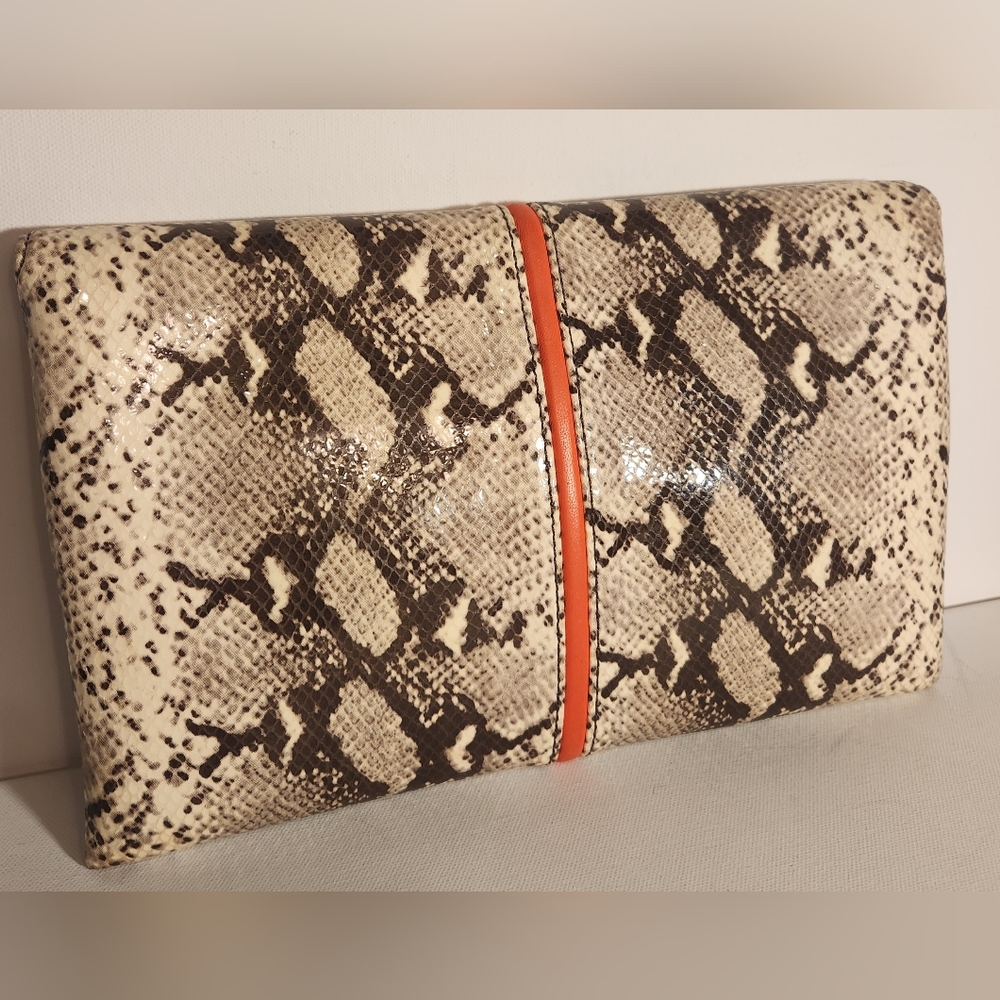 NWOT! Henri bendel neutral snakeprint envelope clutch - Picture 2 of 7